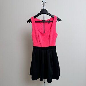 Chic Pink & Black A-Line Dress – Flattering & Ultra Comfy!